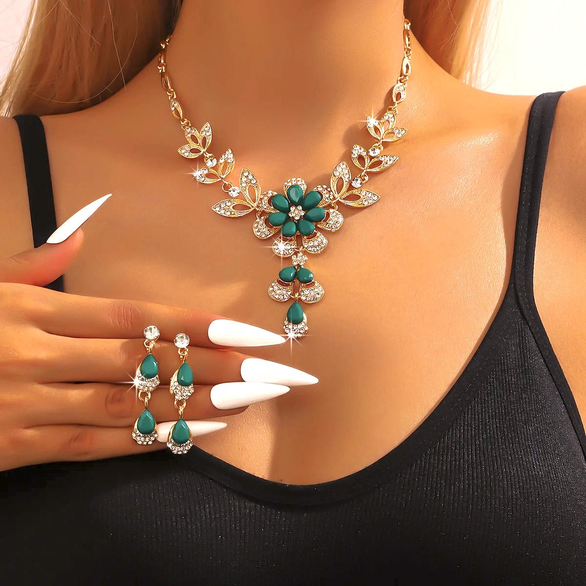 Beautiful Flower Diamond Necklace Set