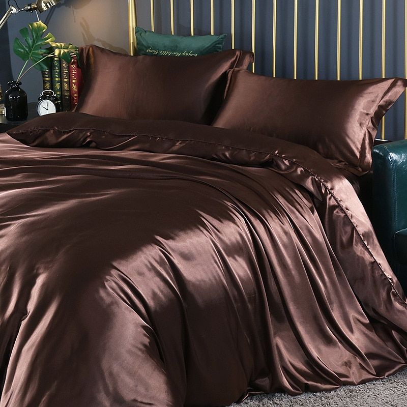 Soft Luxe Bedding Set with Pillowcases and Fitted Sheet