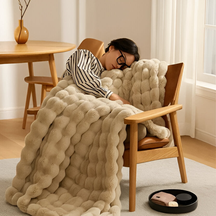 Cozy Plush Throw Blanket with Classic Style - Halri