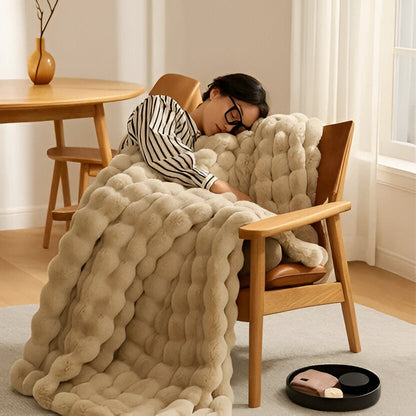 Cozy Plush Throw Blanket with Classic Style - Halri