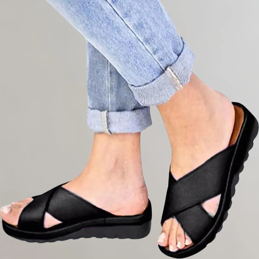 Cozy Women's Fuzzy Slippers - Halri