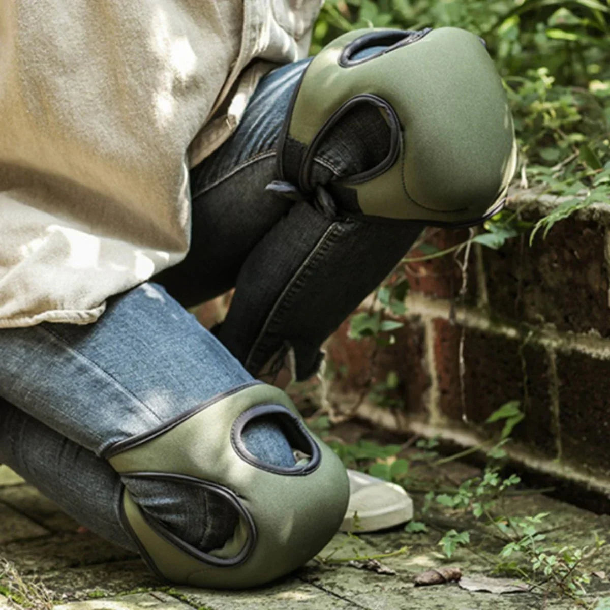 Comfortable Gardening Knee Pads with Extra Cushioning - Halri