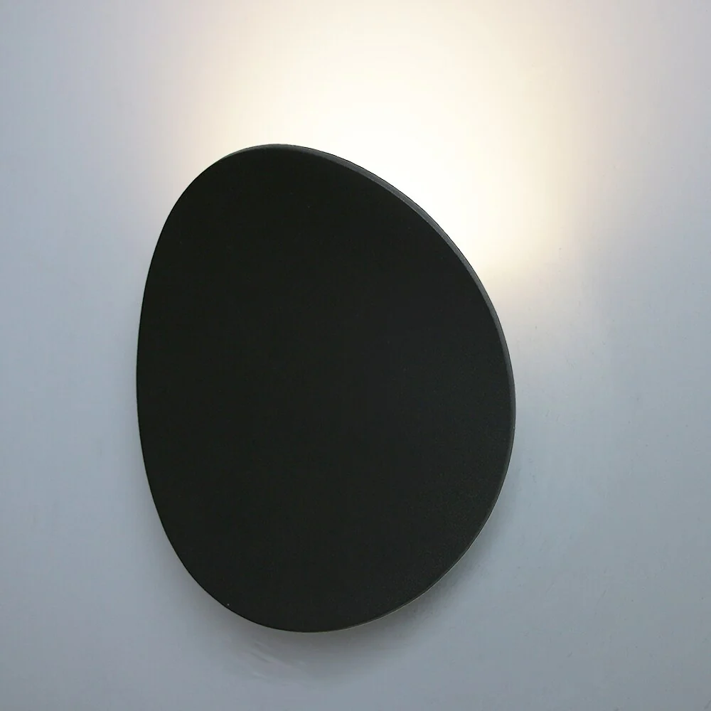 Contemporary Sleek Metal Wall Lamp - Halri