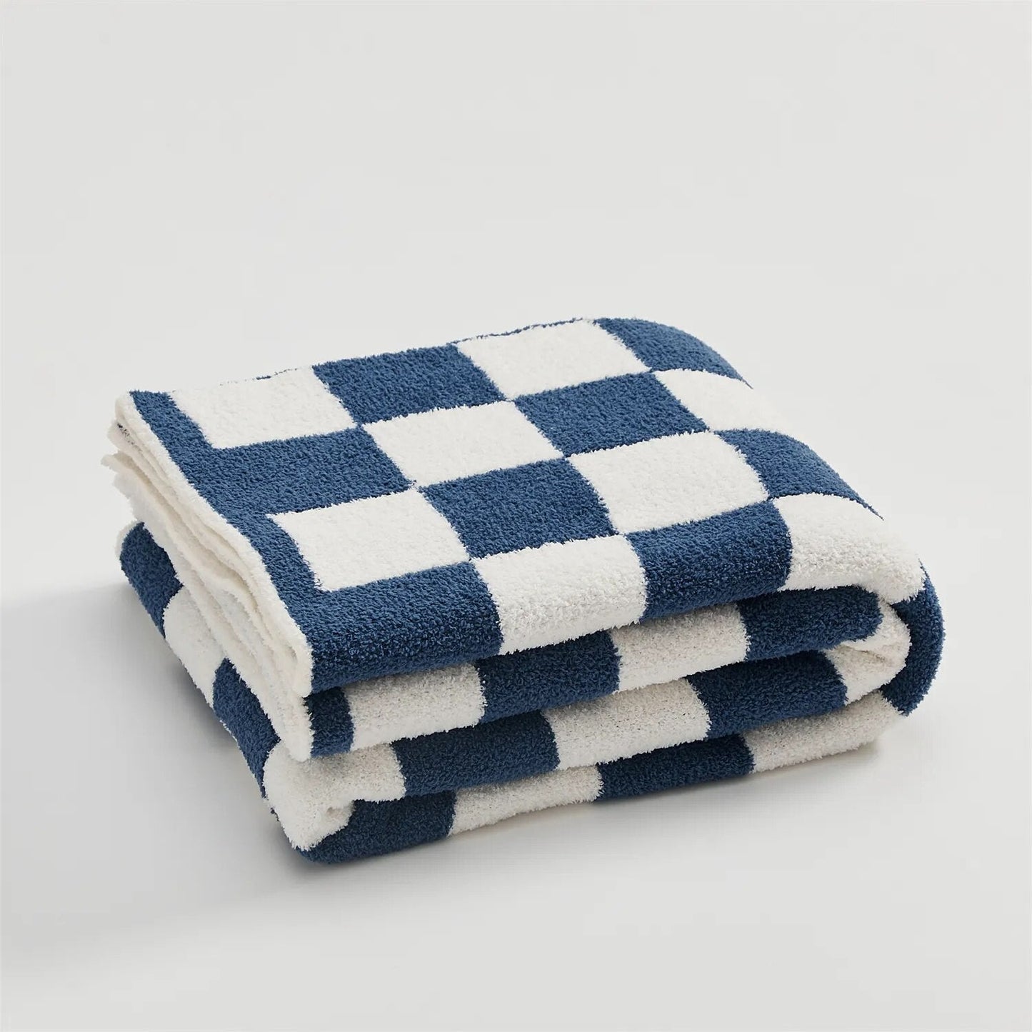 Cozy Checked Throw Blanket with Plaid Design