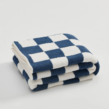 Cozy Checked Throw Blanket with Plaid Design