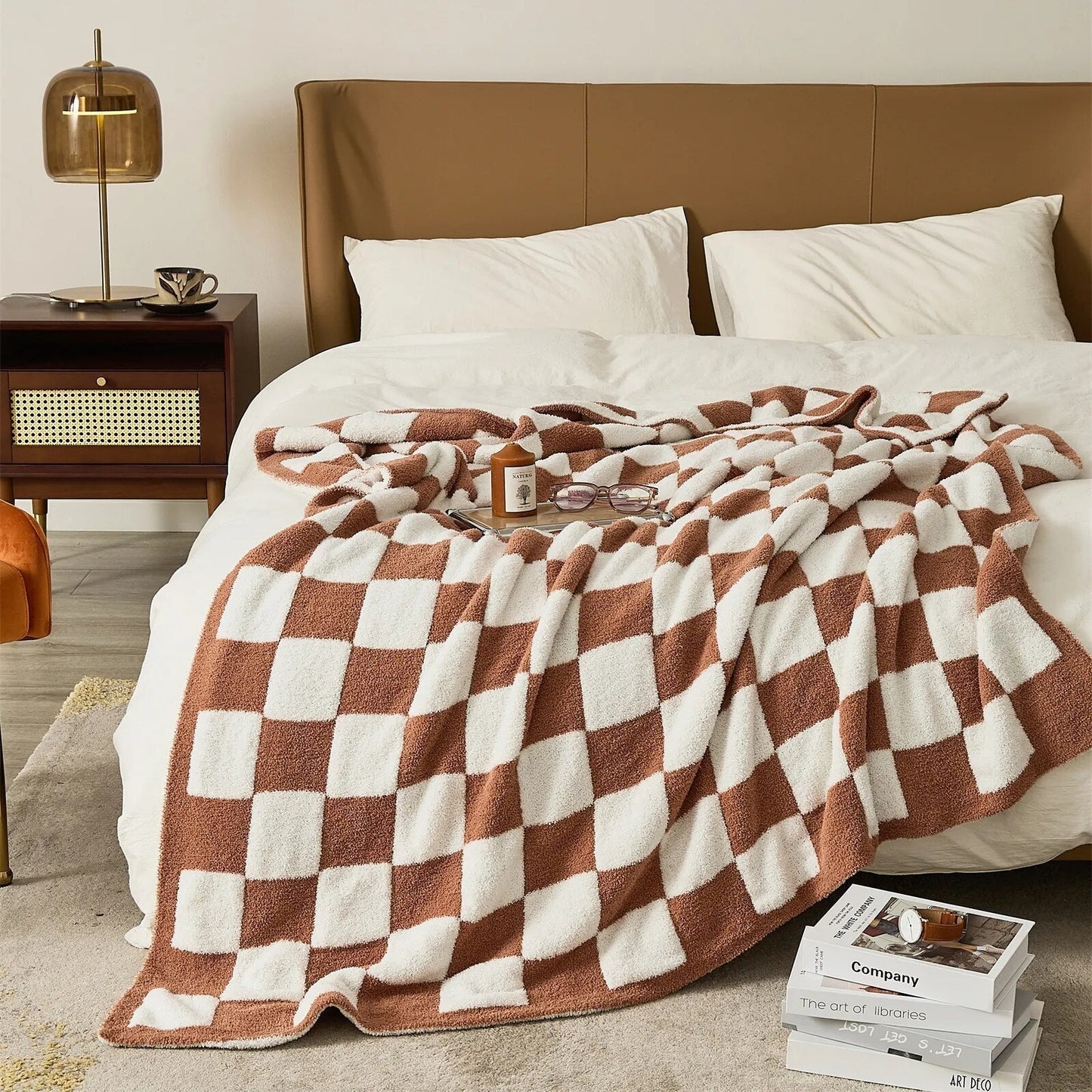 Cozy Checked Throw Blanket with Plaid Design