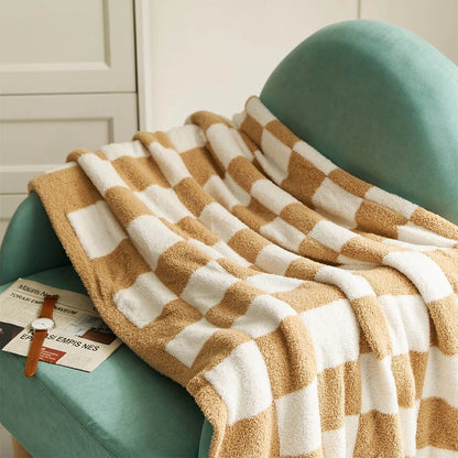Cozy Checked Throw Blanket with Plaid Design