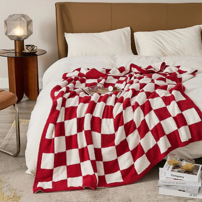 Cozy Checked Throw Blanket with Plaid Design