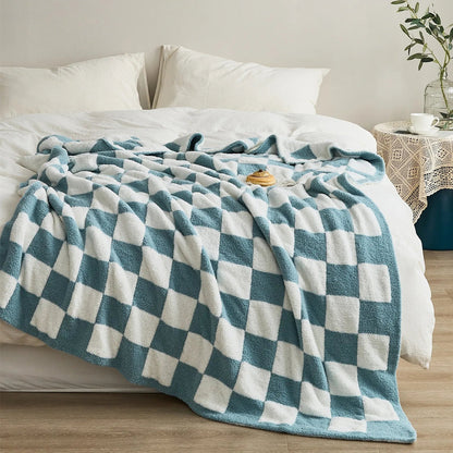 Cozy Checked Throw Blanket with Plaid Design