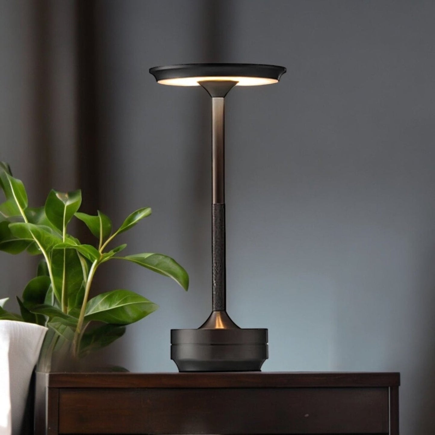 Wireless Charging Contemporary Desk Lamp - Halri