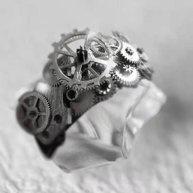 Unique Luxury Golden Automatic Ring