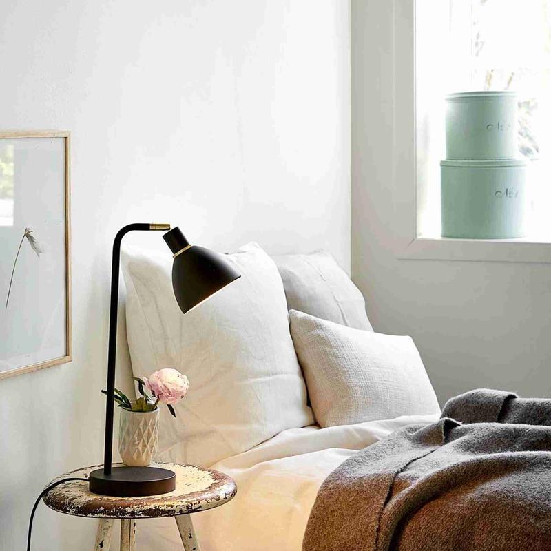 Elegant Desk Lamp for Home Office Use - Halri