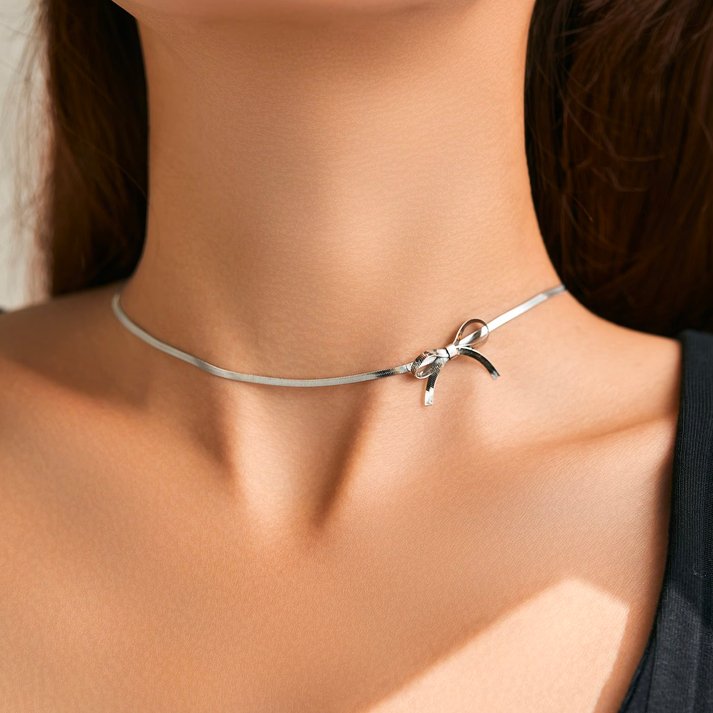 Delicate Pretty Bow Pendant Necklace