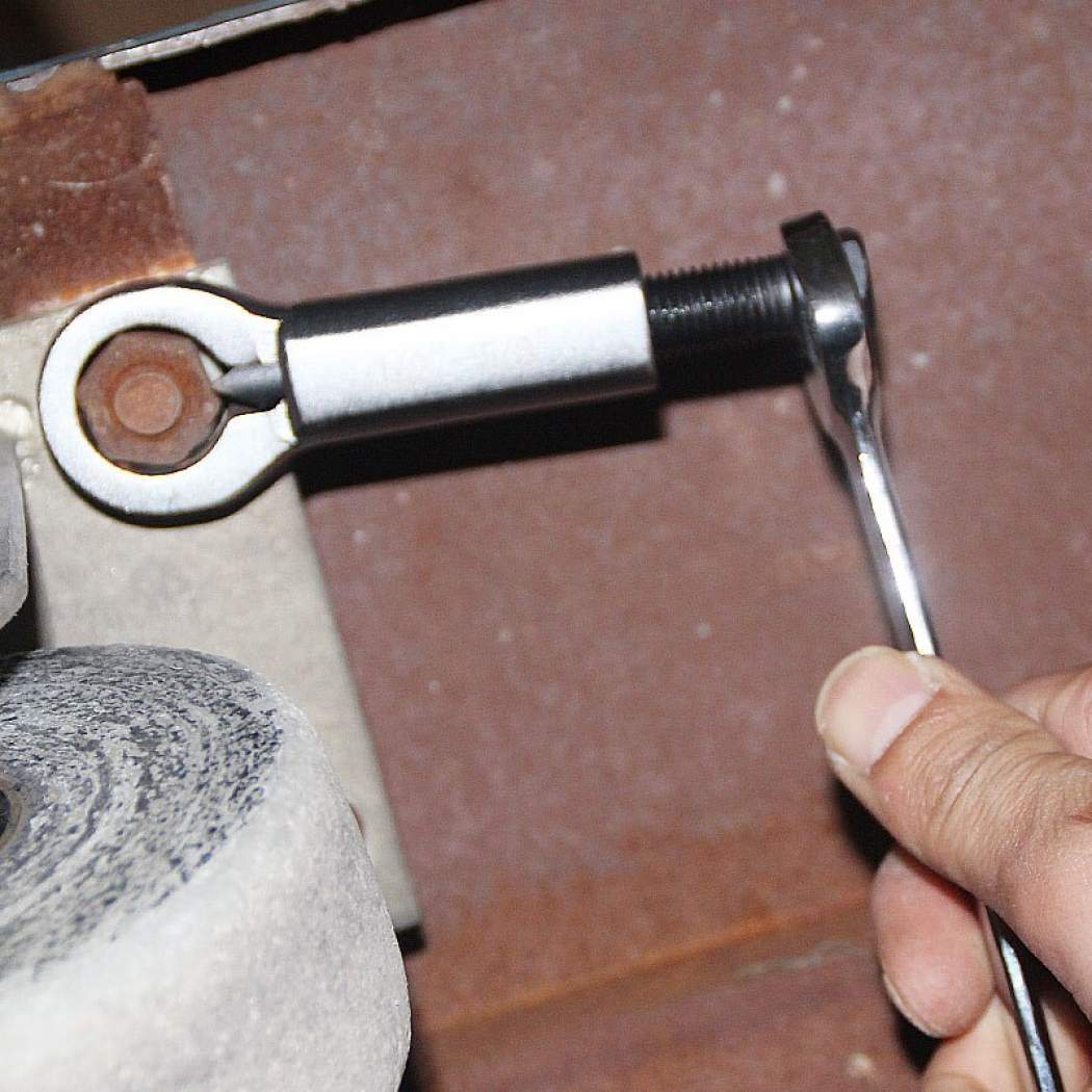 Heavy Duty Nut Cracker Tool - Halri